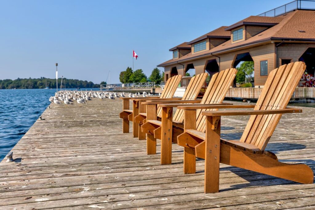 Quai pittoresque au bord de l'eau à Edmonton