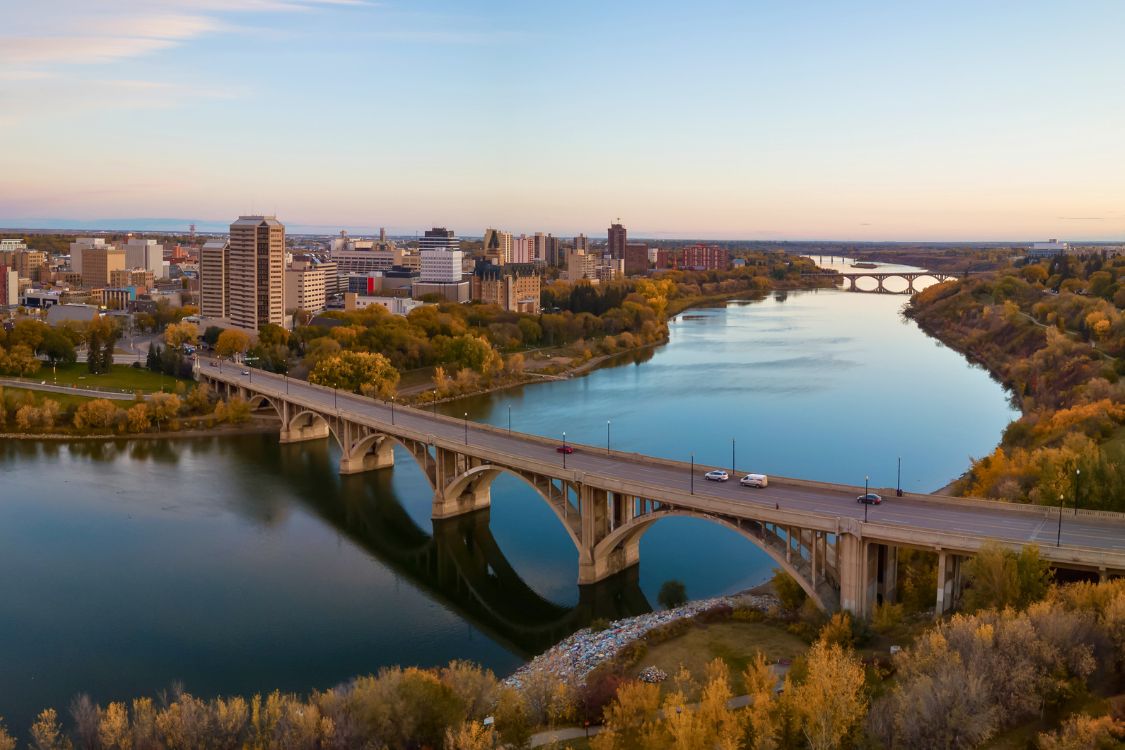 Vue aérienne de Saskatoon mettant en évidence des quartiers tranquilles